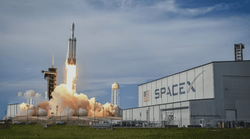 SpaceX 斥资 80 亿美元收购频谱牌照：卫星通信与加密支付开启新叙事